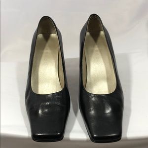 🔴 Like New!  Ladies black leather shoe size 6.5